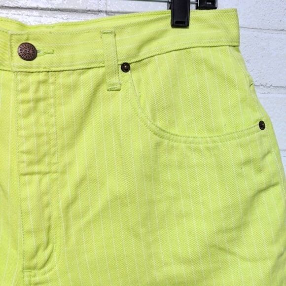 VINTAGE High Rise Yellow Mom Jean Shorts 12 - Picture 3 of 8